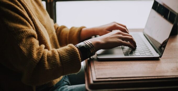 Step-by-Step Guide: How to Connect AirPods to Windows 11 Laptop